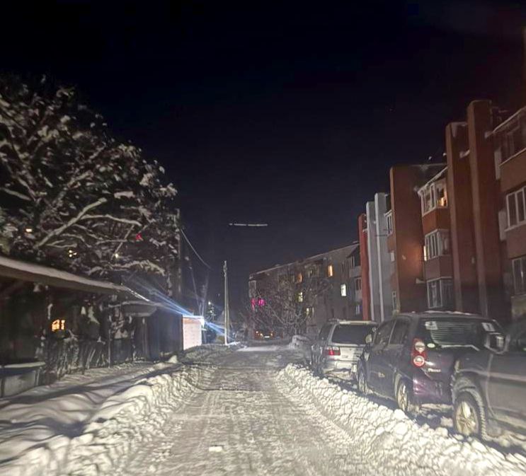 Город день за днем. 29 ноября 2025 года Дорожные и коммунальные службы в ночную смену и в течение дня продолжают мероприятия по расчистке обработке противогололедными материалами