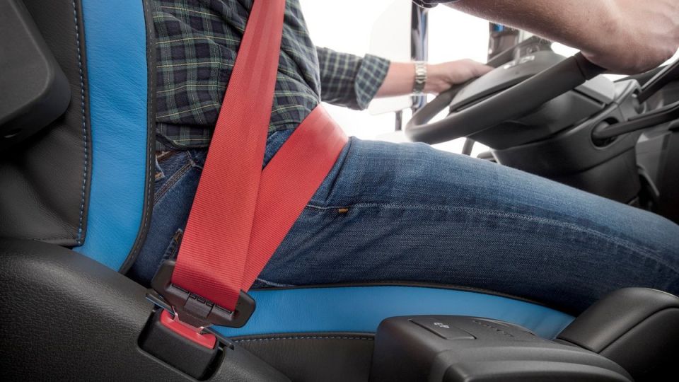 Яркие ремни безопасности: новый шаг к безопасности на дорогах