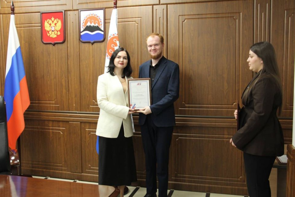 Депутаты краевого Молодежного парламента провели заключительную в этом году сессию Депутаты краевого Молодежного парламента провели заключительную в этом году сессию