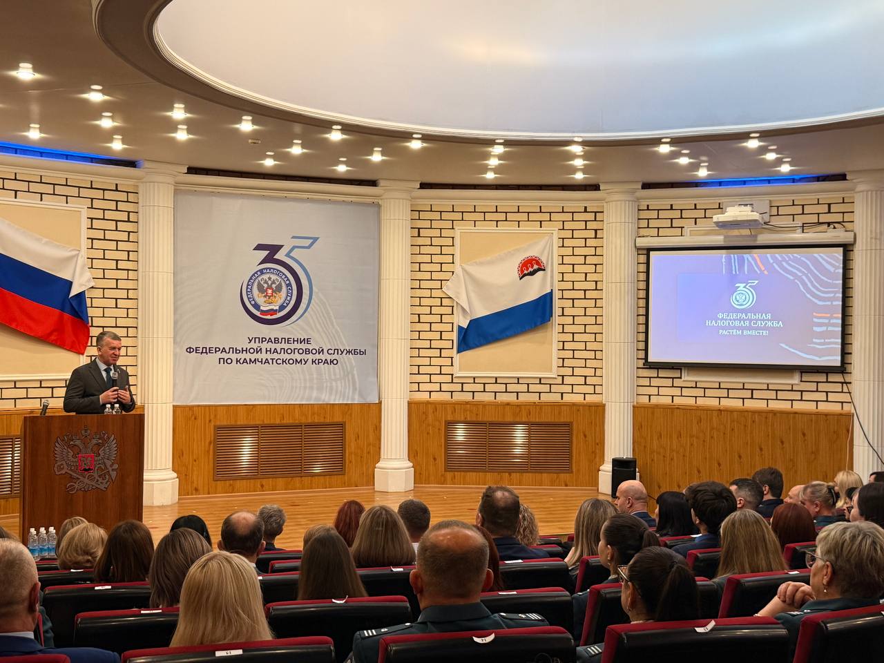 Дмитрий Коростелев поздравил налоговиков Камчатки с профессиональным праздником Дмитрий Коростелев поздравил налоговиков Камчатки с профессиональным праздником