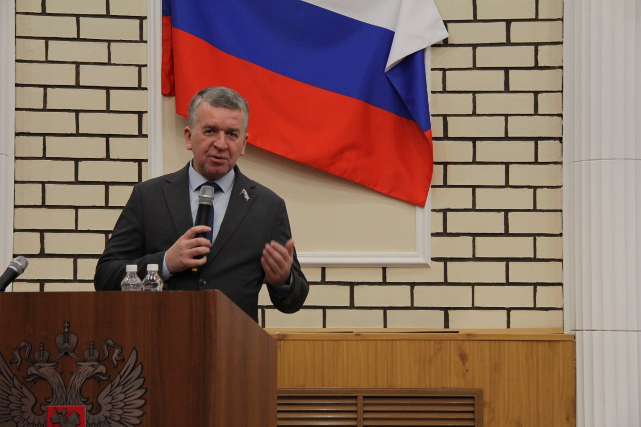 Дмитрий Коростелев поздравил налоговиков Камчатки с профессиональным праздником Дмитрий Коростелев поздравил налоговиков Камчатки с профессиональным праздником