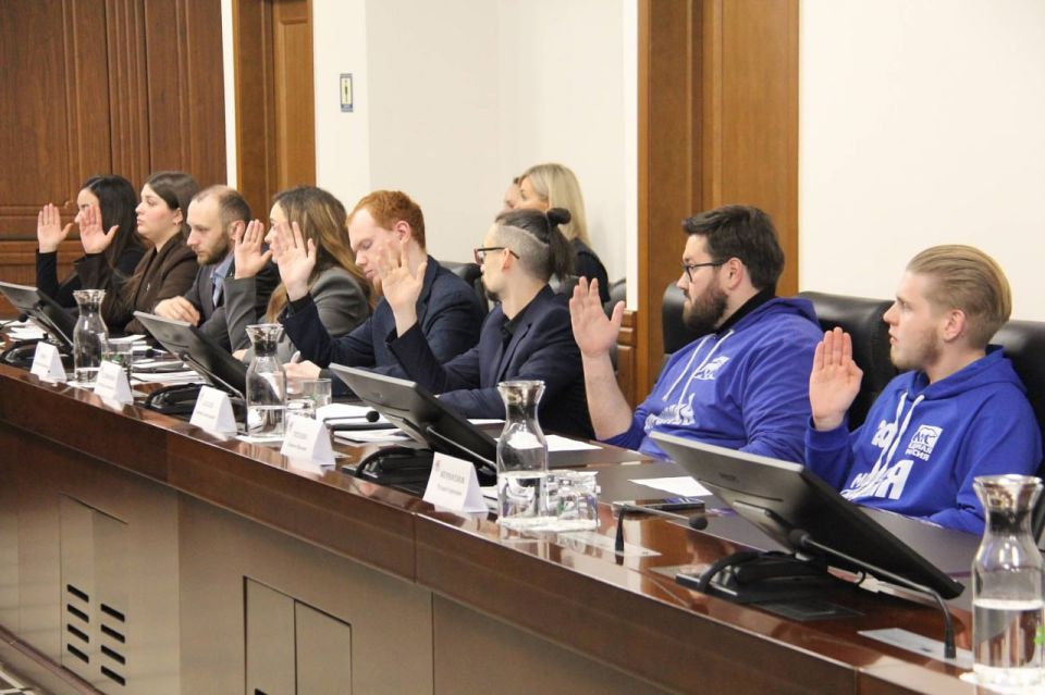 Депутаты краевого Молодежного парламента провели заключительную в этом году сессию Депутаты краевого Молодежного парламента провели заключительную в этом году сессию