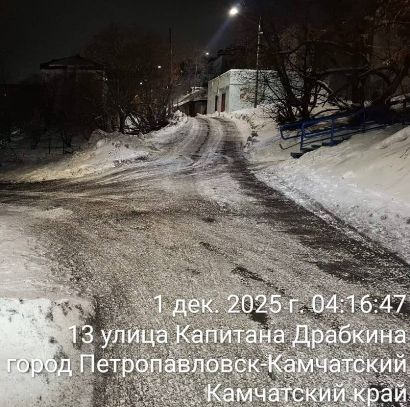 Город день за днем. 1 декабря 2025 года Дорожные службы продолжают выполнять необходимые работы по зимнему содержанию дорог в городе Город день за днем. 1 декабря 2025 года Дорожные службы продолжают выполнять необходимые работы по зимнему содержанию дорог в городе