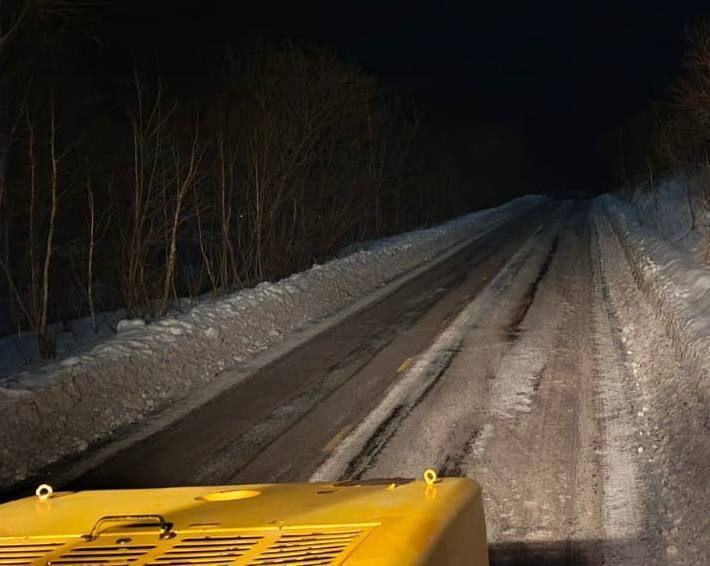 Город день за днем. 1 декабря 2025 года Дорожные службы продолжают выполнять необходимые работы по зимнему содержанию дорог в городе Город день за днем. 1 декабря 2025 года Дорожные службы продолжают выполнять необходимые работы по зимнему содержанию дорог в городе