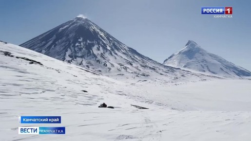 Погодное окно в посёлке Ключи позволило наконец подобраться учёным к вулкану Безымянный, который начал извергаться на прошлой неделе