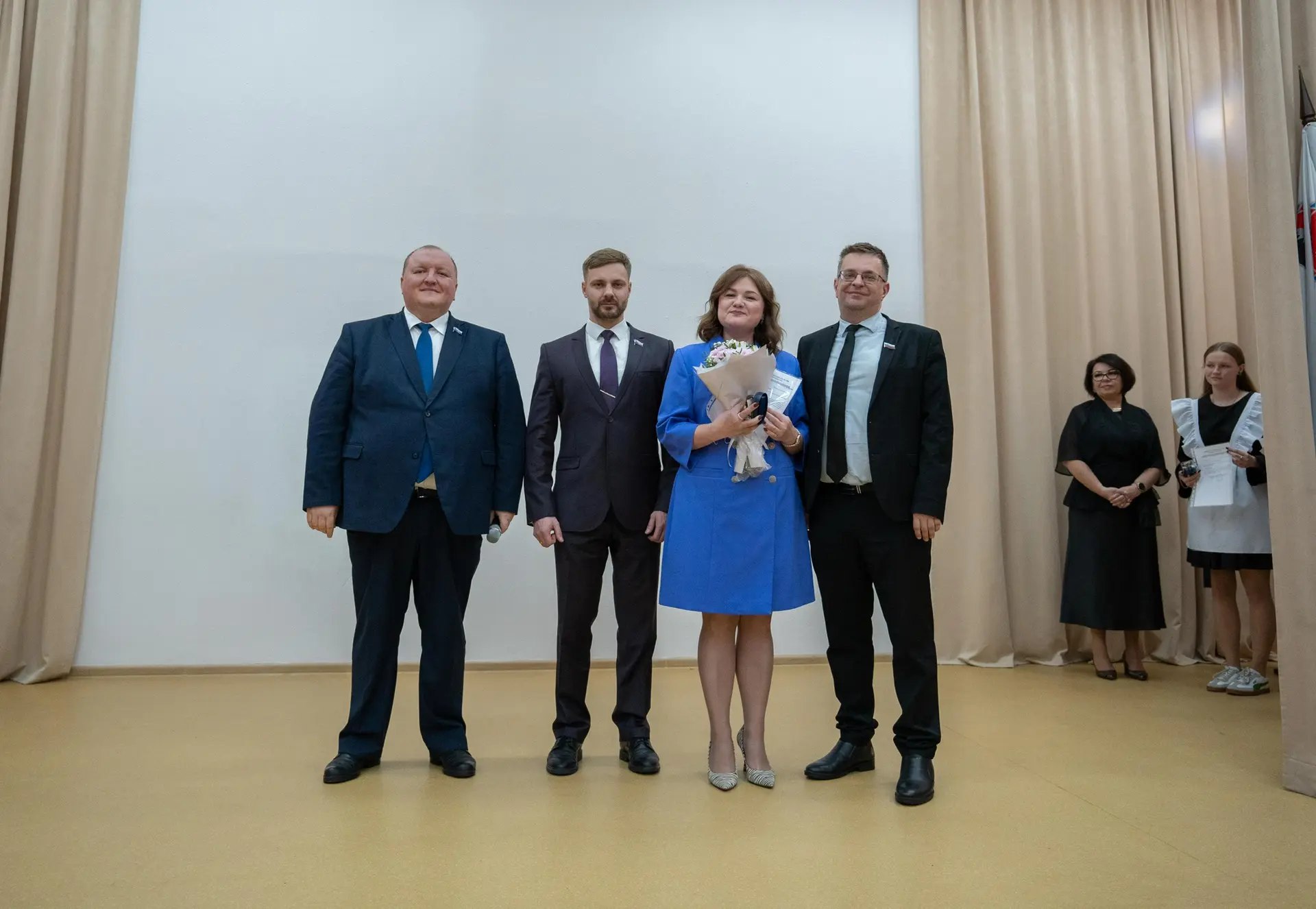 Депутат Городской Думы Дмитрий Федоров поздравил школу №17 имени В.С. Завойко с 85-летием Депутат Городской Думы Дмитрий Федоров поздравил школу №17 имени В.С. Завойко с 85-летием