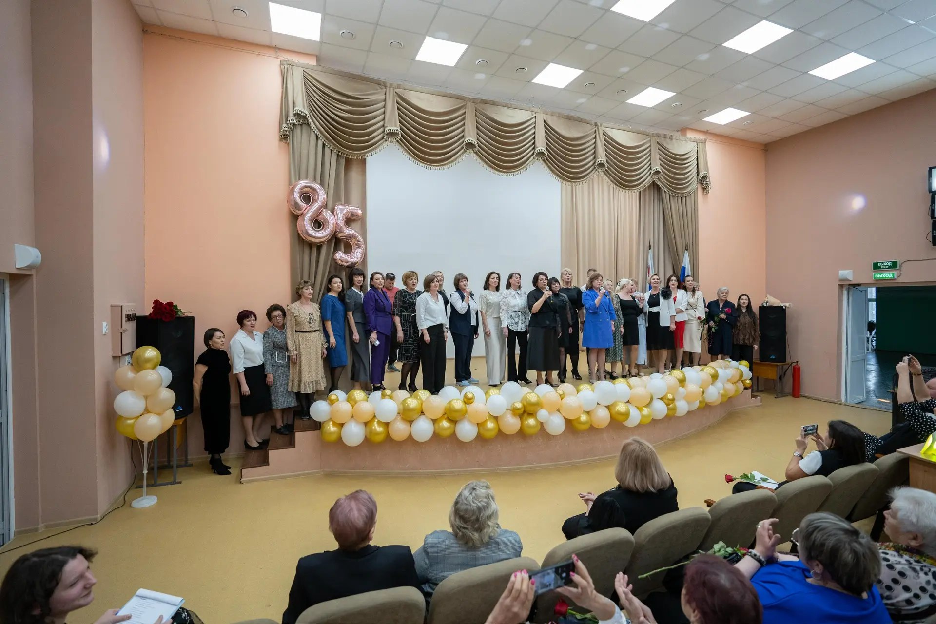 Депутат Городской Думы Дмитрий Федоров поздравил школу №17 имени В.С. Завойко с 85-летием