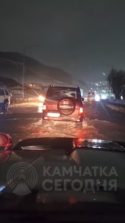 Город не просто утонул. Он захлебнулся слякотью, водой и мокрым снегом