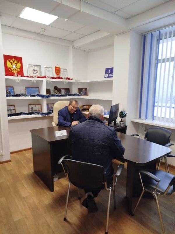 В рамках традиционной декады приемов граждан членами партии «ЕДИНАЯ РОССИЯ» исполняющий обязанности председателя Городской Думы Саргис Сароян провел очередной ежемесячный прием граждан