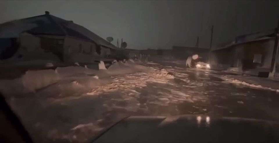 Село Ивашка на Камчатке осталось без света и тепла из-за подтопления морем и падения опоры