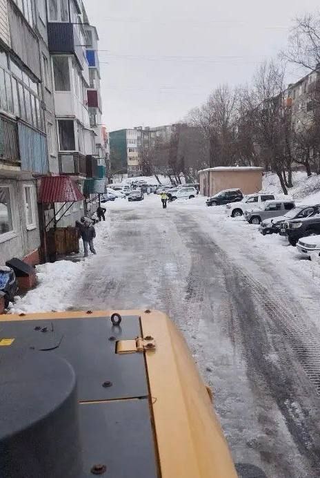 Город день за днем. 5 декабря 2025 года Городские службы ликвидируют последствия циклона в усиленном режиме Специализированная техника расчищает от снега магистрали, внутриквартальные проезды и придомовые территории Город день за днем. 5 декабря 2025 года Городские службы ликвидируют последствия циклона в усиленном режиме Специализированная техника расчищает от снега магистрали, внутриквартальные проезды и придомовые территории