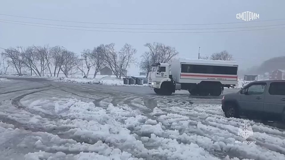 Сильные осадки и местами штормовой ветер охватили восточный и северный районы Камчатки, сообщили в МЧС РФ