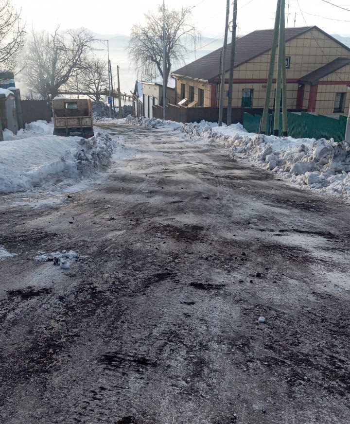 Город день за днем. 6 декабря 2025 года Дорожная техника продолжает работать расчищать и расширять внутриквартальные проезды Город день за днем. 6 декабря 2025 года Дорожная техника продолжает работать расчищать и расширять внутриквартальные проезды