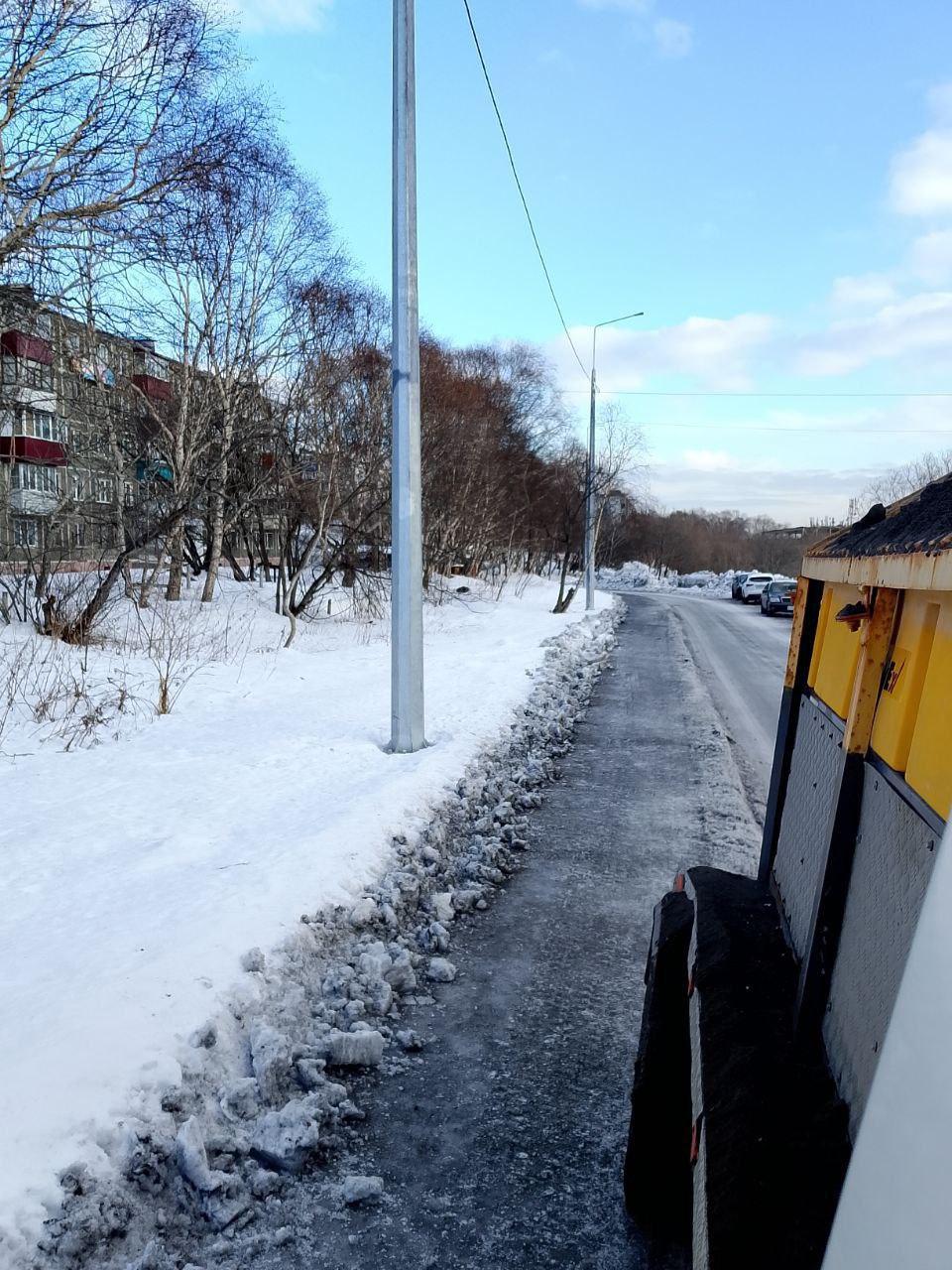 Город день за днем. 6 декабря 2025 года Дорожная техника продолжает работать расчищать и расширять внутриквартальные проезды Город день за днем. 6 декабря 2025 года Дорожная техника продолжает работать расчищать и расширять внутриквартальные проезды