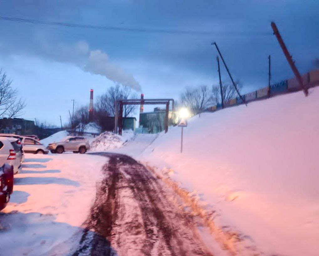 Город день за днем. 7 декабря2025 года С помощью специализированной техники подрядные организации расчищают от снега внутриквартальные и придомовые территории Город день за днем. 7 декабря2025 года С помощью специализированной техники подрядные организации расчищают от снега внутриквартальные и придомовые территории