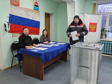 Явка на дополнительных выборах депутатов Совета депутатов сельского поселения «село Слаутное» к полудню составила свыше 13%