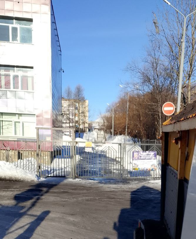 Город день за днем. 7 декабря2025 года С помощью специализированной техники подрядные организации расчищают от снега внутриквартальные и придомовые территории Город день за днем. 7 декабря2025 года С помощью специализированной техники подрядные организации расчищают от снега внутриквартальные и придомовые территории