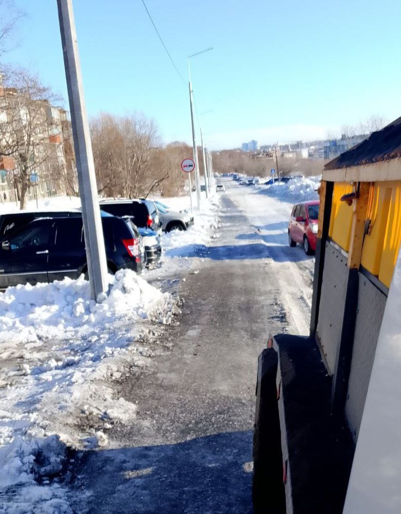 Город день за днем. 7 декабря2025 года С помощью специализированной техники подрядные организации расчищают от снега внутриквартальные и придомовые территории Город день за днем. 7 декабря2025 года С помощью специализированной техники подрядные организации расчищают от снега внутриквартальные и придомовые территории