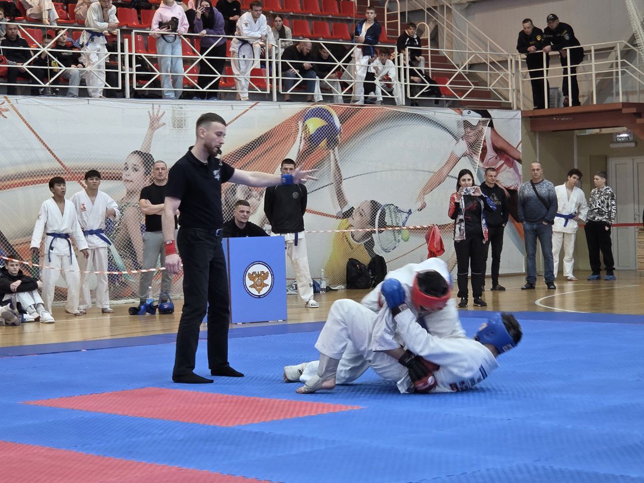 Сенатор и депутат наградили четырёх победителей турнира ДФО по рукопашному бою Сенатор и депутат наградили четырёх победителей турнира ДФО по рукопашному бою
