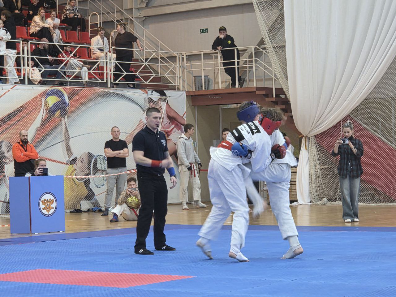Сенатор и депутат наградили четырёх победителей турнира ДФО по рукопашному бою Сенатор и депутат наградили четырёх победителей турнира ДФО по рукопашному бою