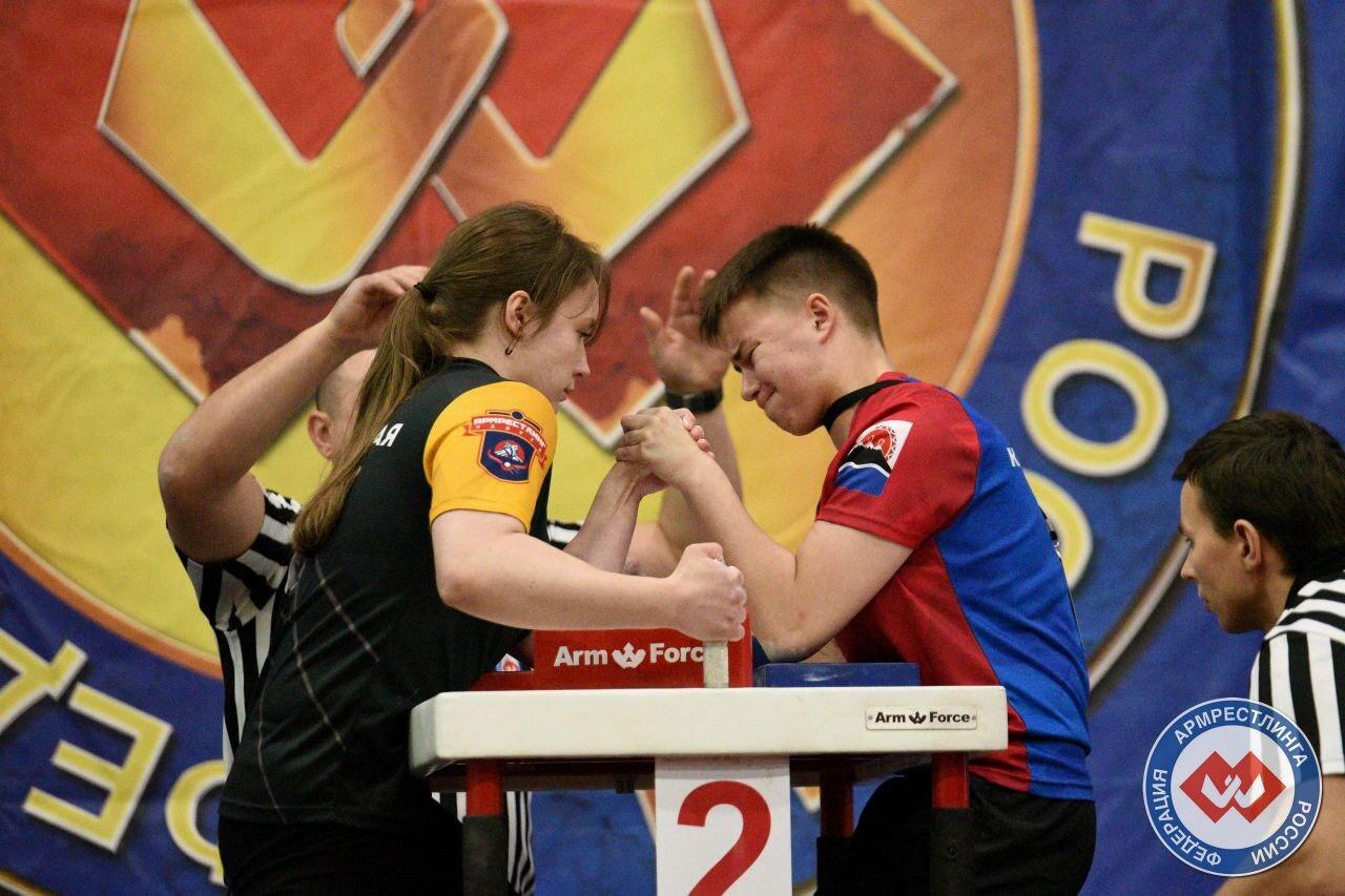 Камчатские спортсмены завоевали медали на Всероссийских соревнованиях по армрестлингу Камчатские спортсмены завоевали медали на Всероссийских соревнованиях по армрестлингу