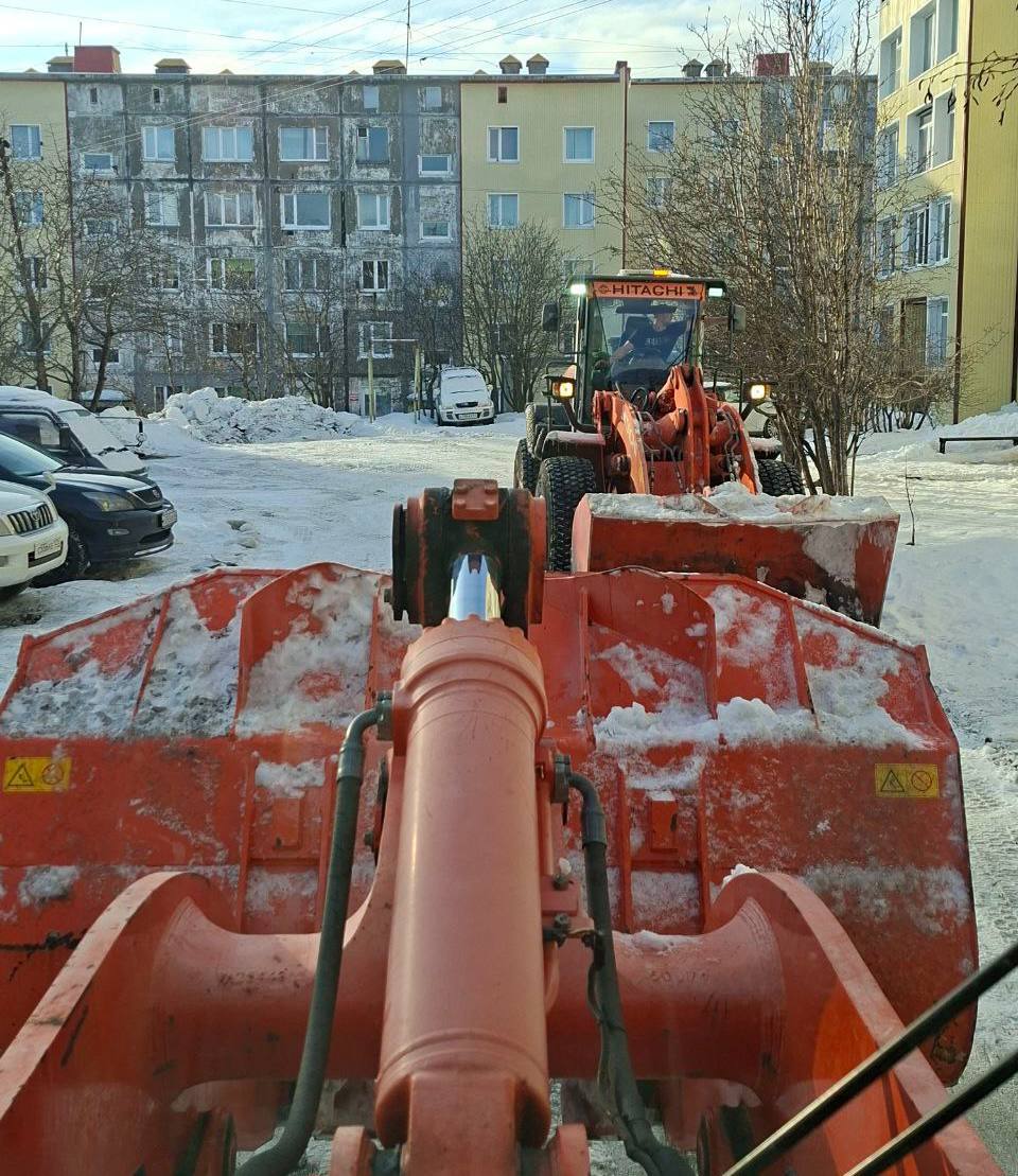 Город день за днем. 8 декабря 2025 года Подрядные организации продолжают работы по расчистке городских территорий, на особом контроле – посыпка дорог Город день за днем. 8 декабря 2025 года Подрядные организации продолжают работы по расчистке городских территорий, на особом контроле – посыпка дорог