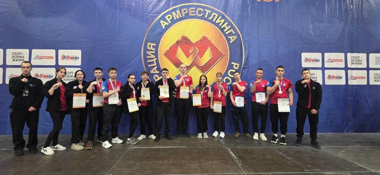 Камчатские спортсмены завоевали медали на Всероссийских соревнованиях по армрестлингу