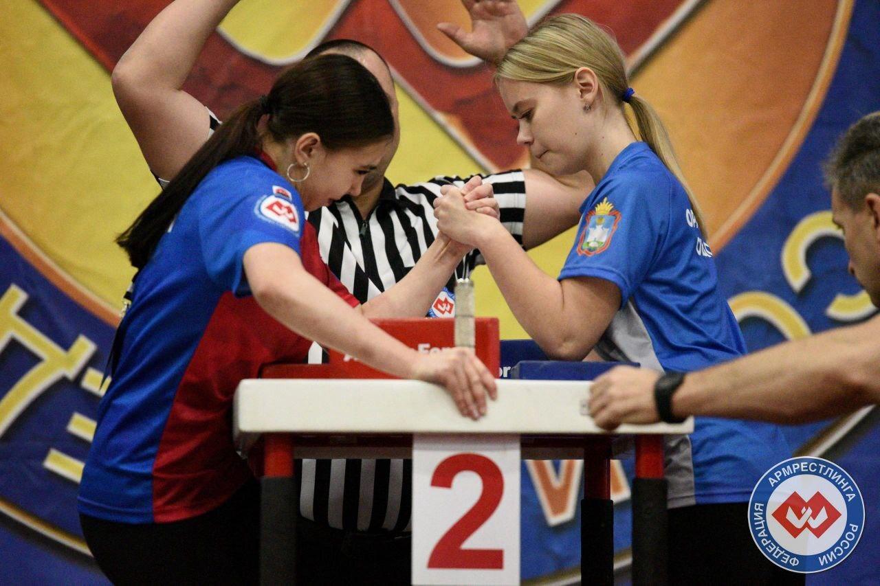 Камчатские спортсмены завоевали медали на Всероссийских соревнованиях по армрестлингу Камчатские спортсмены завоевали медали на Всероссийских соревнованиях по армрестлингу