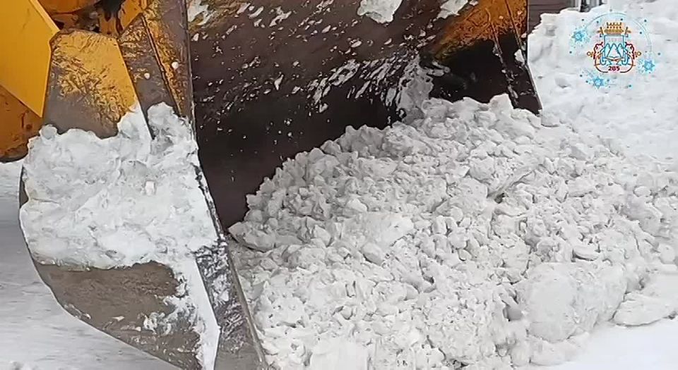 В Петропавловске-Камчатском продолжается работа по расчистке городских территорий