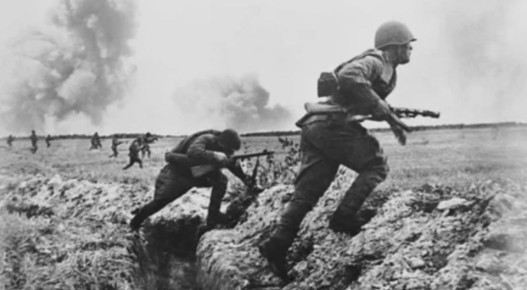 Учащиеся и дошколята Петропавловска-Камчатского чтят память героев Отечества