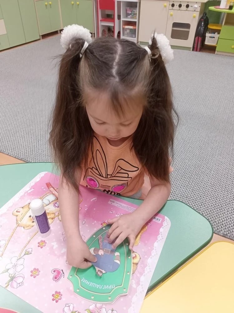 Учащиеся и дошколята Петропавловска-Камчатского чтят память героев Отечества Учащиеся и дошколята Петропавловска-Камчатского чтят память героев Отечества