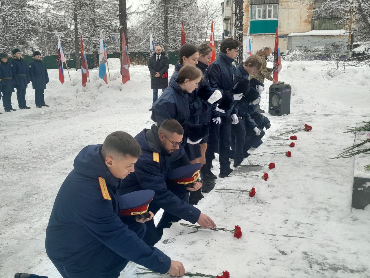 Сотрудники и кадеты следственного управления СК России приняли участие в памятных мероприятиях Сотрудники и кадеты следственного управления СК России приняли участие в памятных мероприятиях
