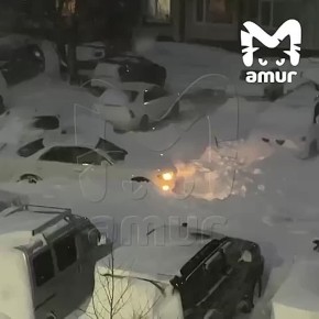 Вахтовки, выпущенные вместо автобусов, тоже застряли на заснеженных дорогах Петропавловска-Камчатского