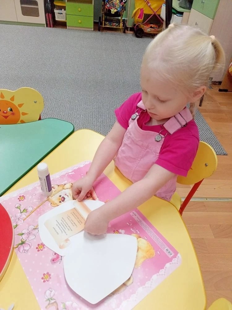 Учащиеся и дошколята Петропавловска-Камчатского чтят память героев Отечества Учащиеся и дошколята Петропавловска-Камчатского чтят память героев Отечества