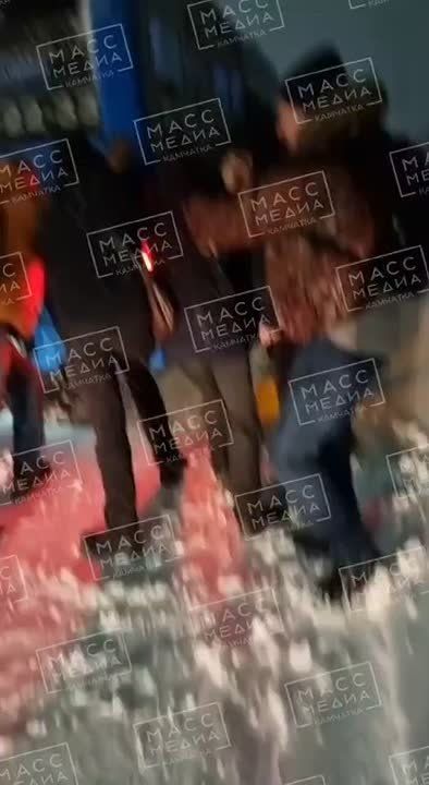 Уважаемые мужики, давайте толкнём автобус