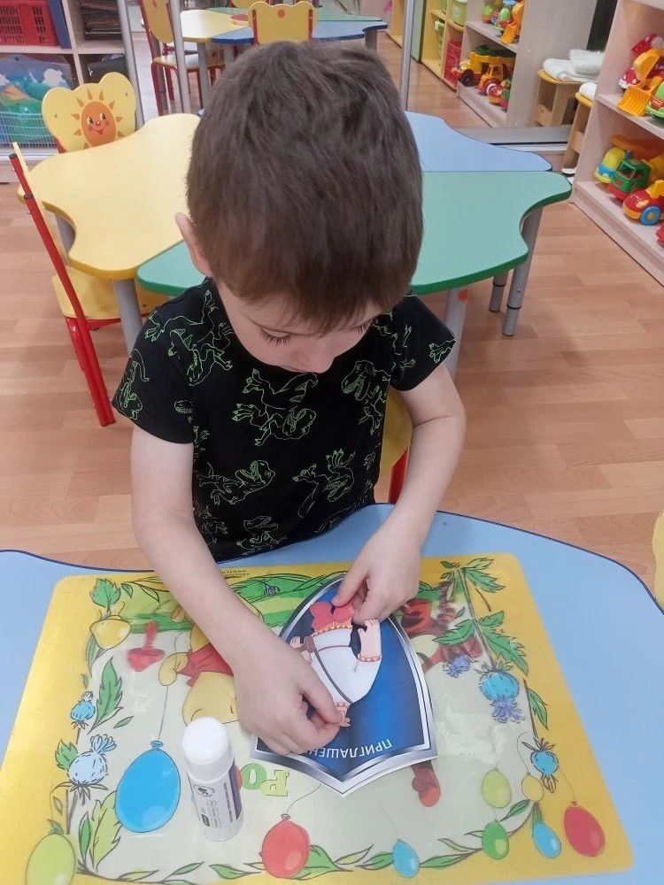 Учащиеся и дошколята Петропавловска-Камчатского чтят память героев Отечества Учащиеся и дошколята Петропавловска-Камчатского чтят память героев Отечества