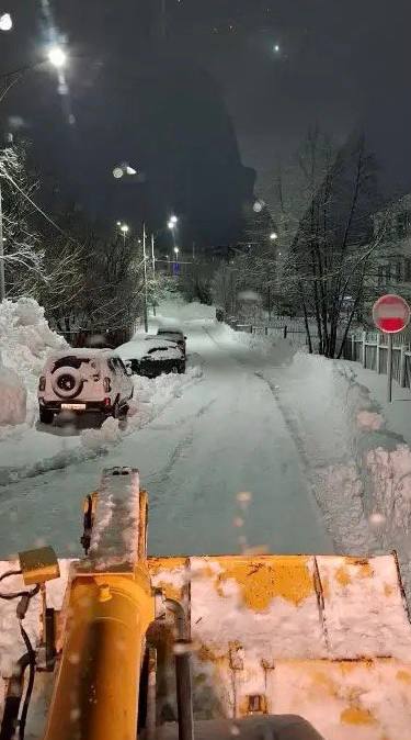 Город день за днем. 10 декабря 2025 года В Петропавловске-Камчатском дорожные службы продолжают работы по ликвидации последствий прошедшего циклона Город день за днем. 10 декабря 2025 года В Петропавловске-Камчатском дорожные службы продолжают работы по ликвидации последствий прошедшего циклона