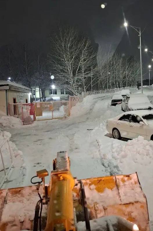 Город день за днем. 10 декабря 2025 года В Петропавловске-Камчатском дорожные службы продолжают работы по ликвидации последствий прошедшего циклона Город день за днем. 10 декабря 2025 года В Петропавловске-Камчатском дорожные службы продолжают работы по ликвидации последствий прошедшего циклона