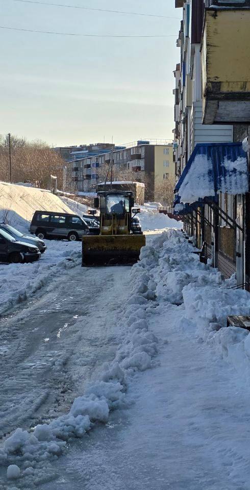 Город день за днем. 10 декабря 2025 года В Петропавловске-Камчатском дорожные службы продолжают работы по ликвидации последствий прошедшего циклона Город день за днем. 10 декабря 2025 года В Петропавловске-Камчатском дорожные службы продолжают работы по ликвидации последствий прошедшего циклона