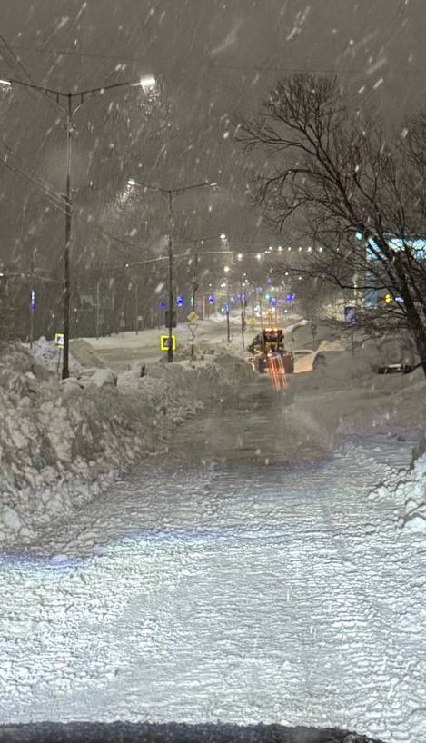 Город день за днем. 10 декабря 2025 года В Петропавловске-Камчатском дорожные службы продолжают работы по ликвидации последствий прошедшего циклона Город день за днем. 10 декабря 2025 года В Петропавловске-Камчатском дорожные службы продолжают работы по ликвидации последствий прошедшего циклона