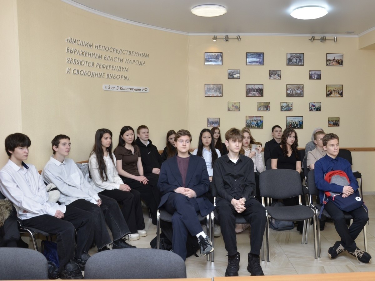 Камчатские школьники посетили Избирательную комиссию Камчатского края