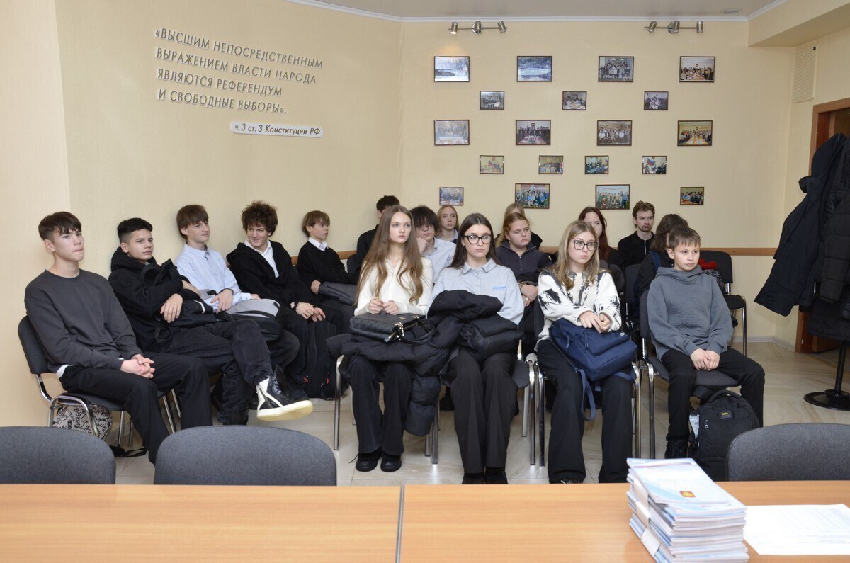 Камчатские школьники посетили Избирательную комиссию Камчатского края Камчатские школьники посетили Избирательную комиссию Камчатского края