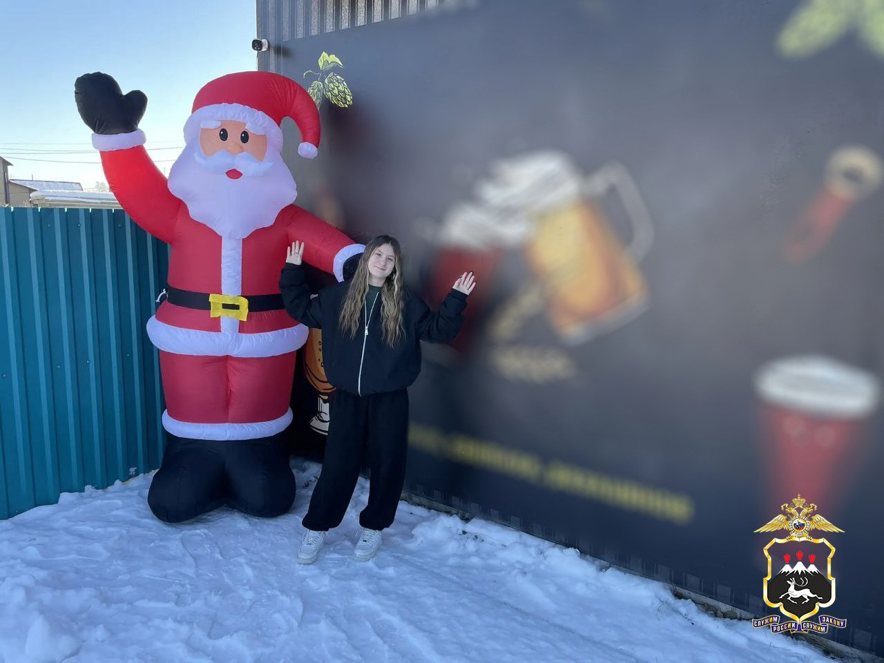 Камчатские полицейские вернули украденного надувного Деда Мороза владельцу