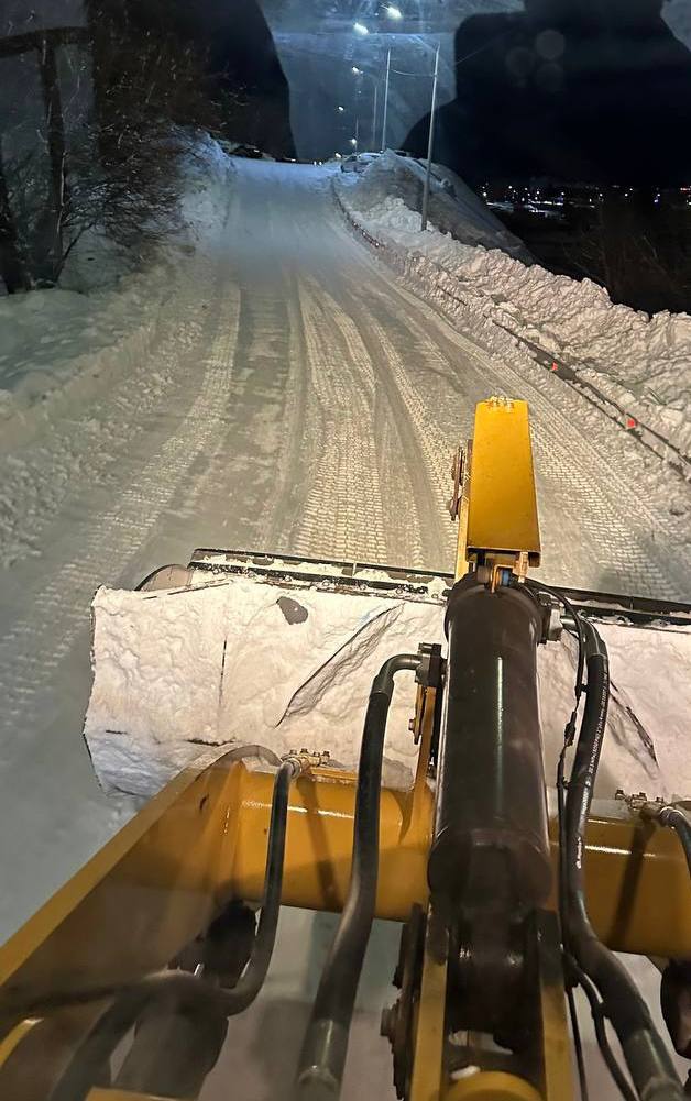 Город день за днем. 11 декабря 2025 года В Петропавловске-Камчатском дорожные службы продолжают комплекс работ по ликвидации последствий циклона Город день за днем. 11 декабря 2025 года В Петропавловске-Камчатском дорожные службы продолжают комплекс работ по ликвидации последствий циклона