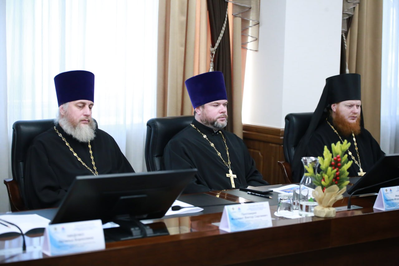 В камчатском Заксобрании состоялись X Рождественские парламентские встречи В камчатском Заксобрании состоялись X Рождественские парламентские встречи