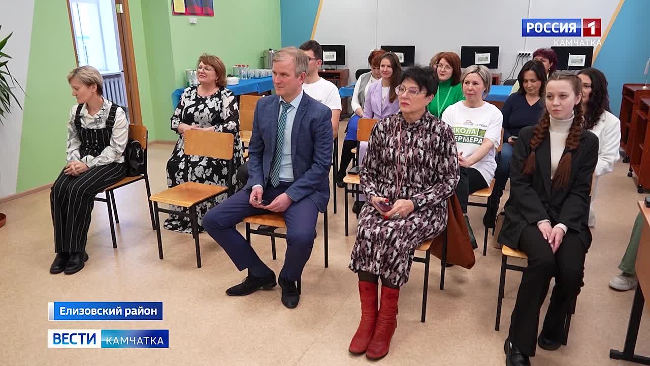 Дипломы выпускников "Школы фермера" получили 15 аграриев края