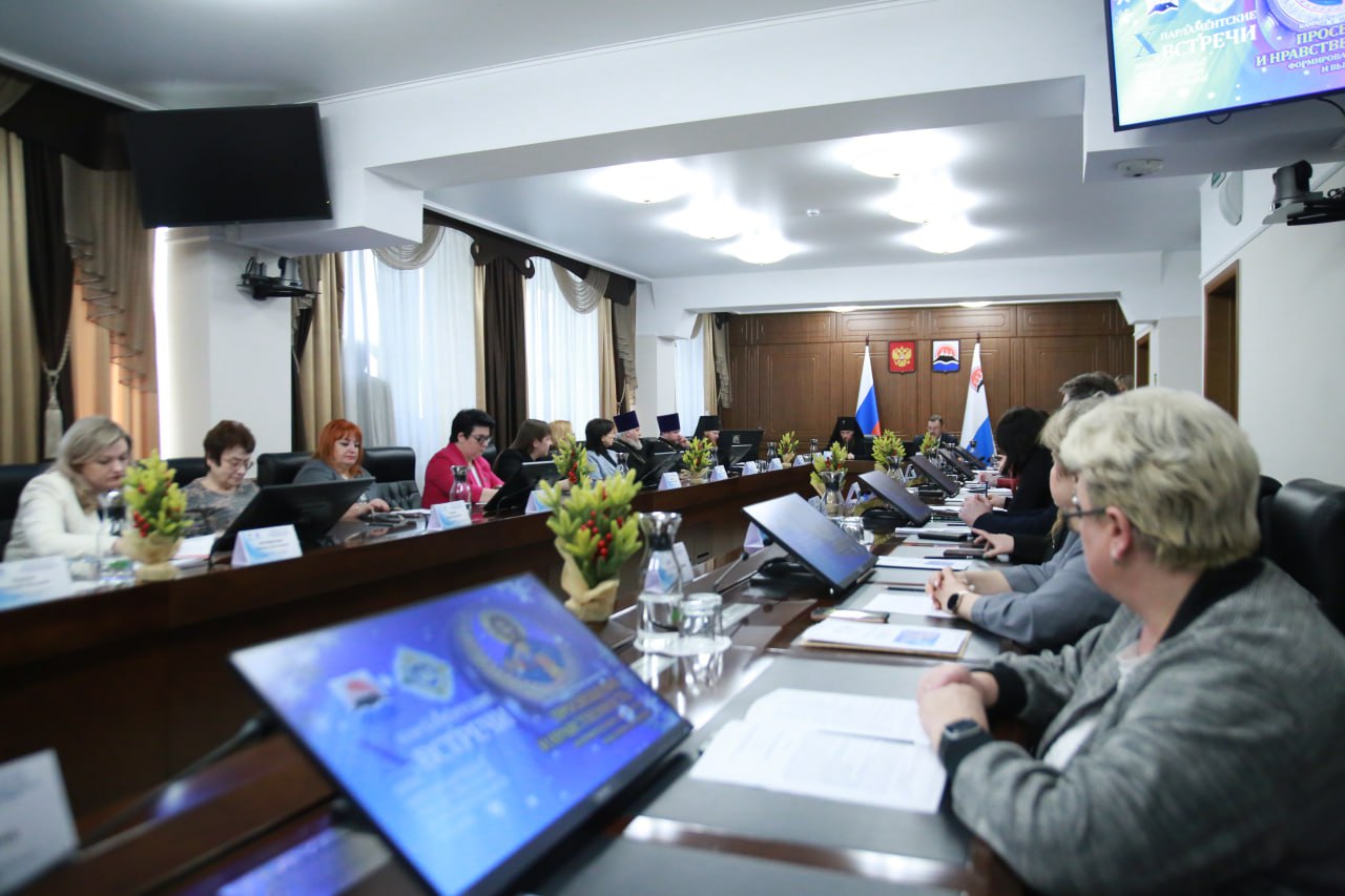 В камчатском Заксобрании состоялись X Рождественские парламентские встречи В камчатском Заксобрании состоялись X Рождественские парламентские встречи