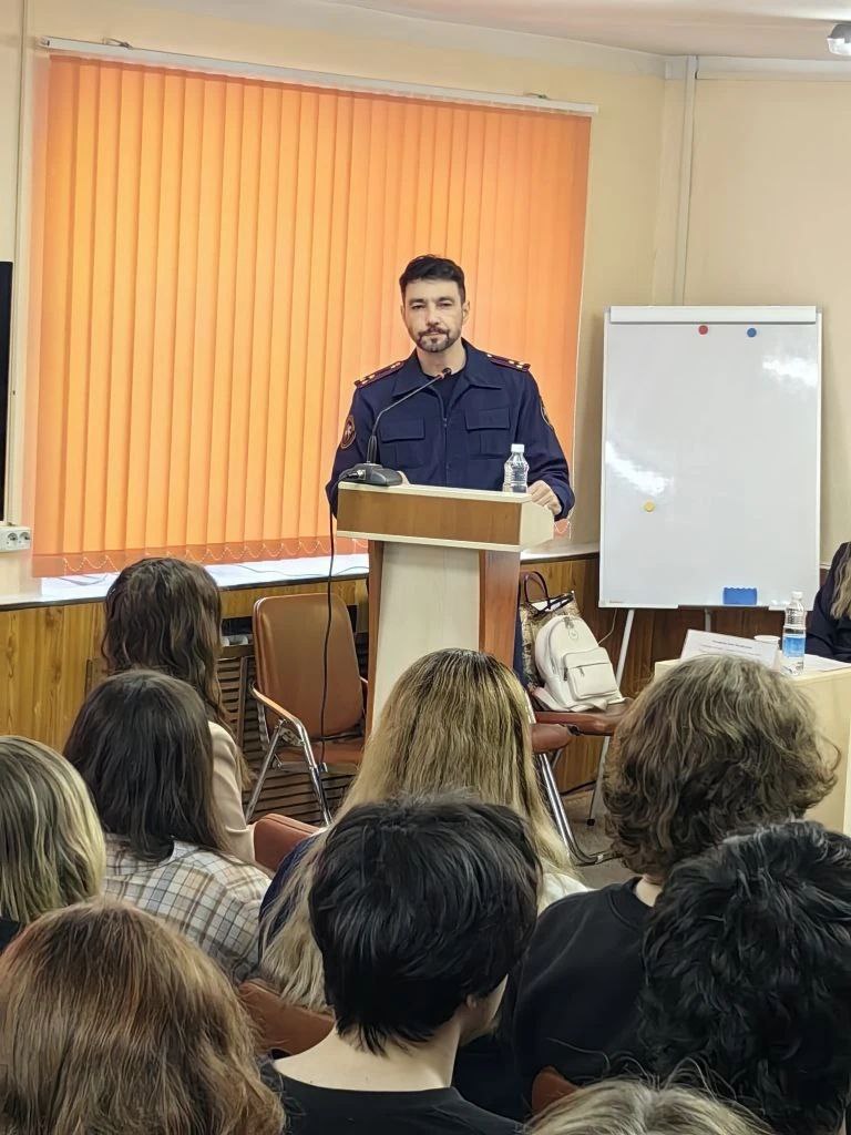 Сотрудник краевого управления СК России принял участие в круглом столе