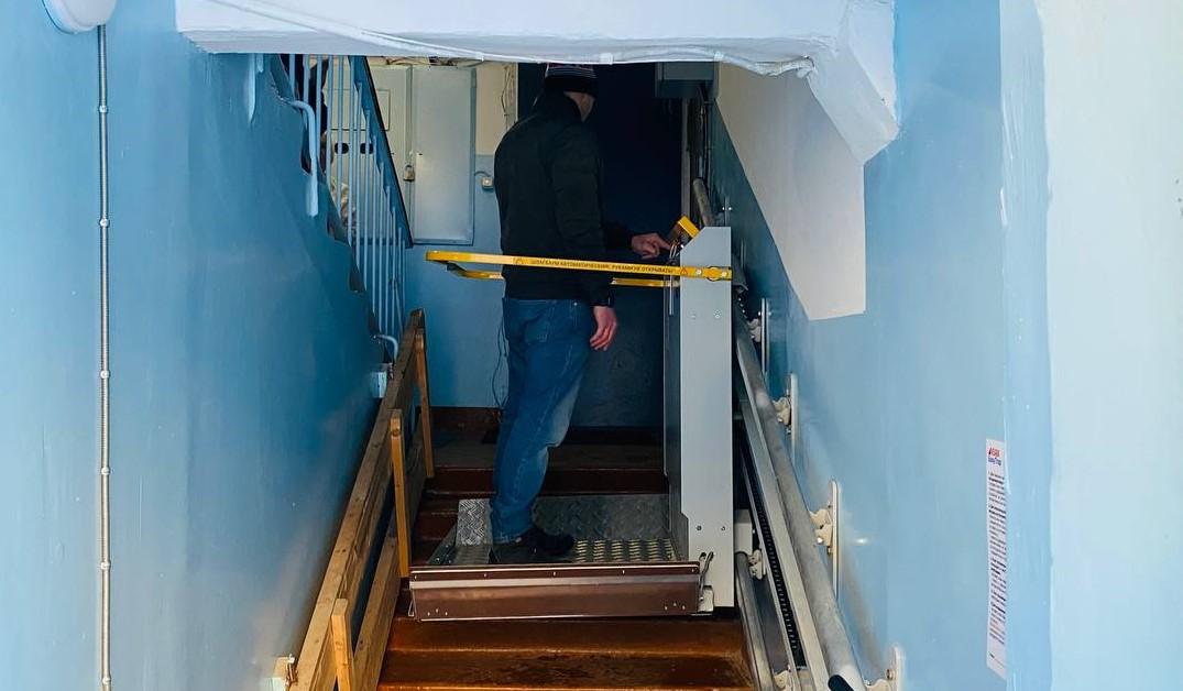 Еще два дома в краевой столице оборудовали электроподъемниками для инвалидов Еще два дома в краевой столице оборудовали электроподъемниками для инвалидов