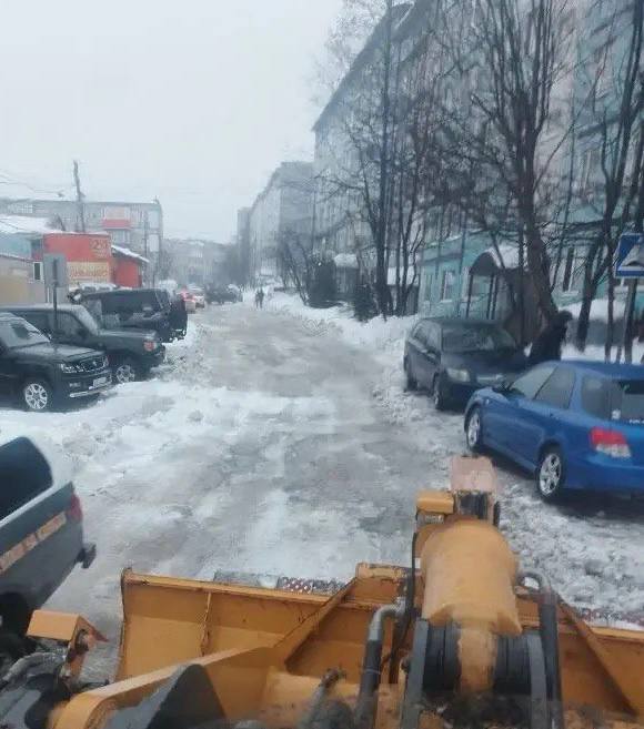 В Петропавловске-Камчатском дорожные службы продолжают ликвидацию последствий циклона В Петропавловске-Камчатском дорожные службы продолжают ликвидацию последствий циклона